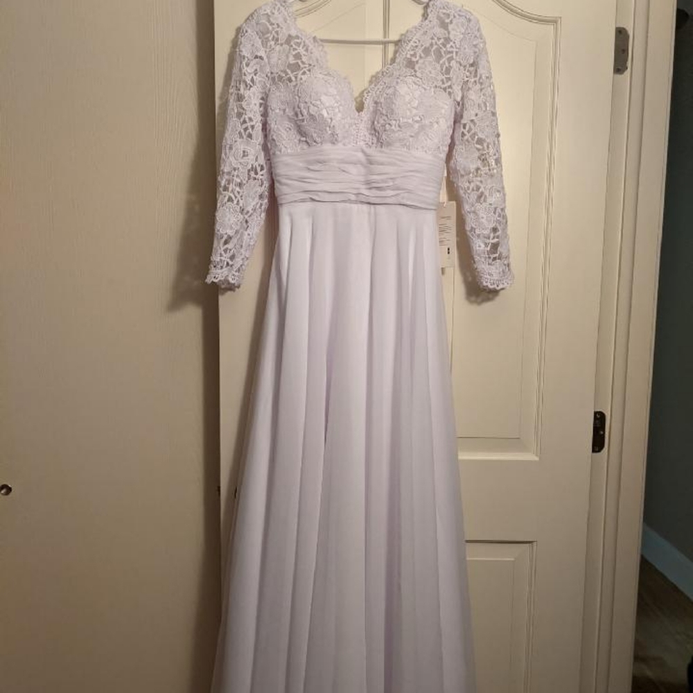 NWT Appliqued Wedding Gown 3/4 Sleeves White Sz 2 - Picture 2 of 5